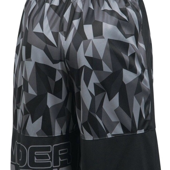 Under Armour Boys Shorts- Size Junior Medium - Picture 2 of 15